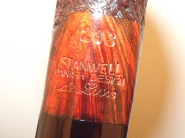 Stanwell pipa De Luxe 233 Black Sand - Image 6