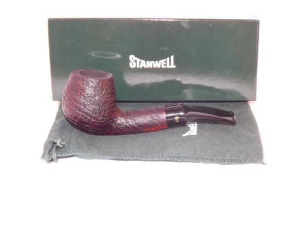 Stanwell pipa De Luxe 233 Black Sand - Image 7