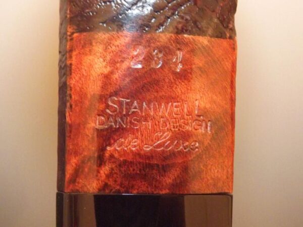 Stanwell pipa De Luxe 234 Black Sand - Image 6