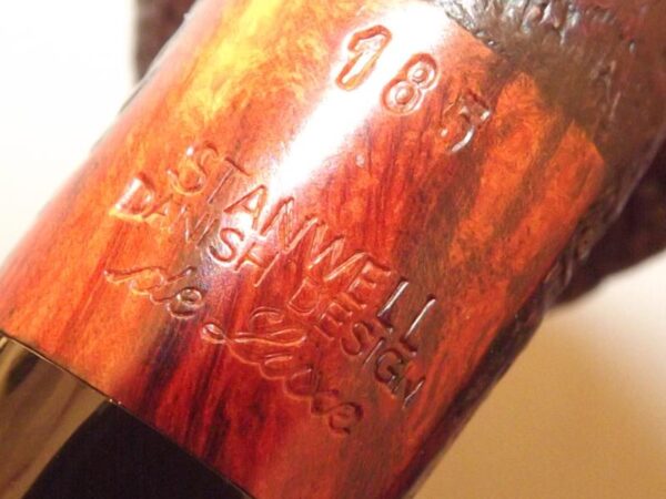 Stanwell pipa De Luxe 185 Black Sand - Image 6