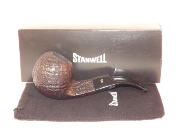 Stanwell pipa De Luxe 15 Black Sand - Image 6